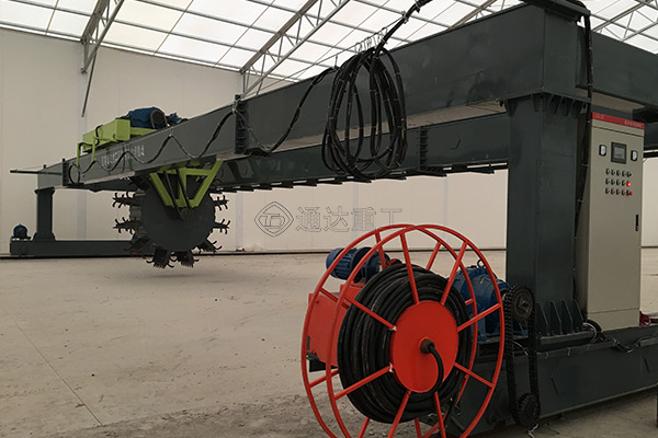 大型有機肥廠規(guī)?；l(fā)酵設(shè)備葉輪發(fā)酵翻拋機